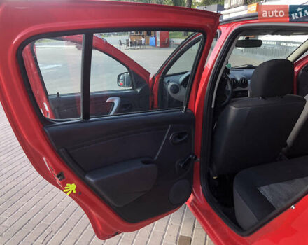 Красный Дачия Сандеро, объемом двигателя 1.2 л и пробегом 130 тыс. км за 4400 $, фото 25 на Automoto.ua