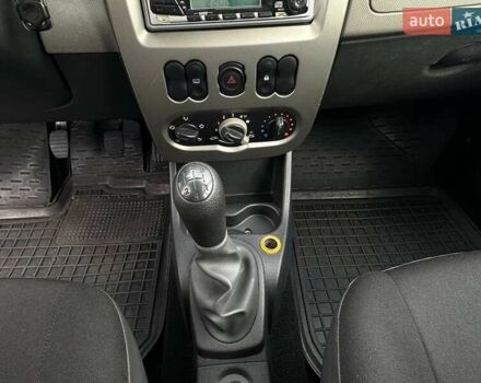 Дачія Sandero 2009 у Луцьку на Automoto.ua Червоний Дачія Sandero, об'ємом двигуна 1.4 л та пробігом 212 тис. км за 3950 $, фото 18 на Automoto.ua