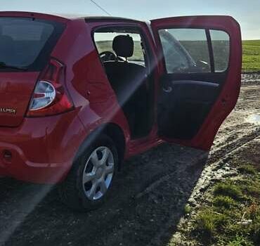 Красный Дачия Сандеро, объемом двигателя 1.4 л и пробегом 206 тыс. км за 4300 $, фото 9 на Automoto.ua