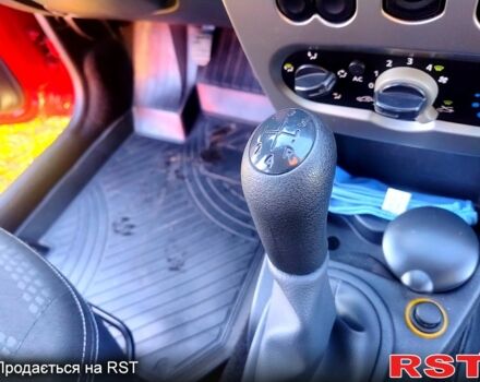 Красный Дачия Сандеро, объемом двигателя 1.6 л и пробегом 143 тыс. км за 6400 $, фото 7 на Automoto.ua