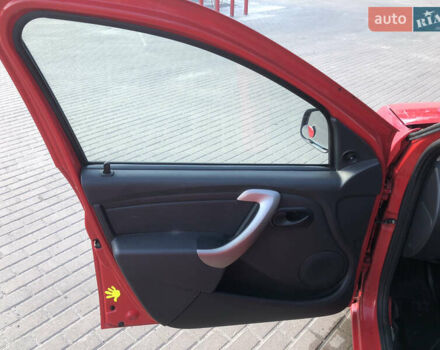 Красный Дачия Сандеро, объемом двигателя 1.2 л и пробегом 130 тыс. км за 4400 $, фото 26 на Automoto.ua