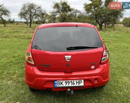 Красный Дачия Сандеро, объемом двигателя 1.4 л и пробегом 175 тыс. км за 3650 $, фото 3 на Automoto.ua