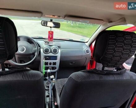 Красный Дачия Сандеро, объемом двигателя 1.39 л и пробегом 157 тыс. км за 4750 $, фото 7 на Automoto.ua