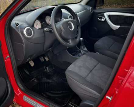 Красный Дачия Сандеро, объемом двигателя 1.4 л и пробегом 152 тыс. км за 4500 $, фото 14 на Automoto.ua