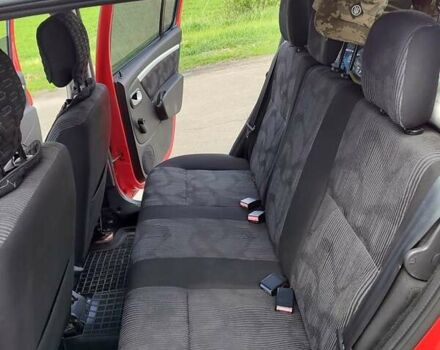 Красный Дачия Сандеро, объемом двигателя 1.39 л и пробегом 157 тыс. км за 4750 $, фото 9 на Automoto.ua