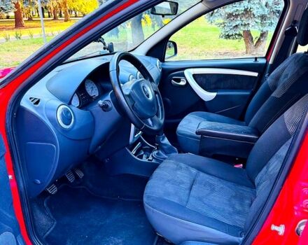 Красный Дачия Сандеро, объемом двигателя 1.4 л и пробегом 193 тыс. км за 4350 $, фото 5 на Automoto.ua