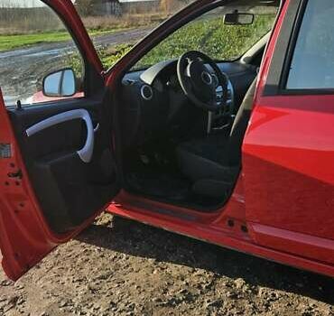 Красный Дачия Сандеро, объемом двигателя 1.4 л и пробегом 206 тыс. км за 4300 $, фото 7 на Automoto.ua