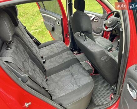 Красный Дачия Сандеро, объемом двигателя 1.4 л и пробегом 175 тыс. км за 3650 $, фото 11 на Automoto.ua