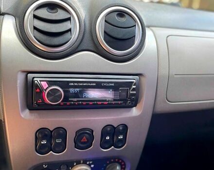 Красный Дачия Сандеро, объемом двигателя 1.1 л и пробегом 300 тыс. км за 3600 $, фото 4 на Automoto.ua