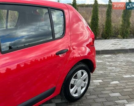 Дачія Sandero 2009 у Луцьку на Automoto.ua Червоний Дачія Sandero, об'ємом двигуна 1.4 л та пробігом 212 тис. км за 3950 $, фото 6 на Automoto.ua