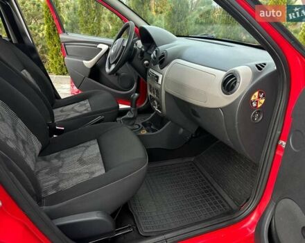 Дачія Sandero 2009 у Луцьку на Automoto.ua Червоний Дачія Sandero, об'ємом двигуна 1.4 л та пробігом 212 тис. км за 3950 $, фото 10 на Automoto.ua