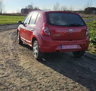 Красный Дачия Сандеро, объемом двигателя 1.4 л и пробегом 206 тыс. км за 4300 $, фото 5 на Automoto.ua