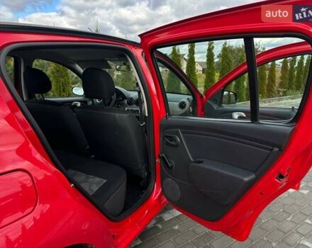 Дачія Sandero 2009 у Луцьку на Automoto.ua Червоний Дачія Sandero, об'ємом двигуна 1.4 л та пробігом 212 тис. км за 3950 $, фото 12 на Automoto.ua
