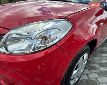 Дачія Sandero 2009 у Луцьку на Automoto.ua Червоний Дачія Sandero, об'ємом двигуна 1.4 л та пробігом 212 тис. км за 3950 $, фото 5 на Automoto.ua