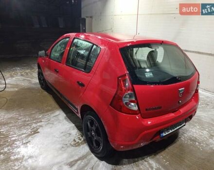 Красный Дачия Сандеро, объемом двигателя 1.2 л и пробегом 250 тыс. км за 3000 $, фото 2 на Automoto.ua