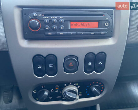 Красный Дачия Сандеро, объемом двигателя 1.2 л и пробегом 115 тыс. км за 4600 $, фото 19 на Automoto.ua