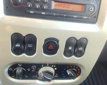 Красный Дачия Сандеро, объемом двигателя 1.2 л и пробегом 143 тыс. км за 5500 $, фото 4 на Automoto.ua