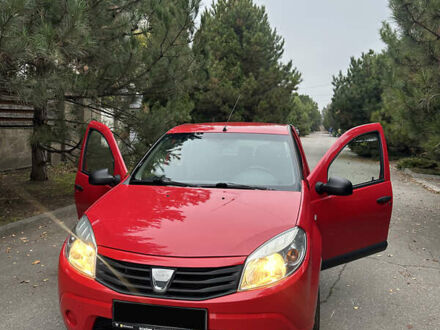 Красный Дачия Сандеро, объемом двигателя 1.15 л и пробегом 196 тыс. км за 3950 $, фото 1 на Automoto.ua