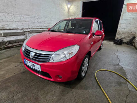 Красный Дачия Сандеро, объемом двигателя 1.39 л и пробегом 176 тыс. км за 5500 $, фото 1 на Automoto.ua