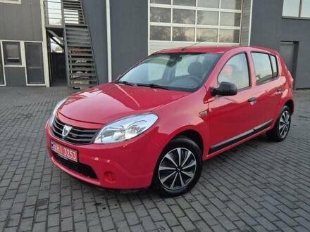 Красный Дачия Сандеро, объемом двигателя 1.4 л и пробегом 156 тыс. км за 3999 $, фото 1 на Automoto.ua