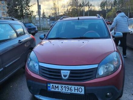 Дачія Sandero 2010 у Житомирі на Automoto.ua Червоний Дачія Sandero, об'ємом двигуна 1.6 л та пробігом 188 тис. км за 6499 $, фото 1 на Automoto.ua