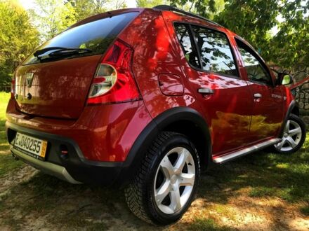 Дачія Sandero 2010 у Луцьку на Automoto.ua Червоний Дачія Sandero, об'ємом двигуна 1.6 л та пробігом 124 тис. км за 6950 $, фото 1 на Automoto.ua