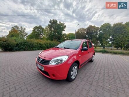 Дачія Sandero 2010 у Миргороде на Automoto.ua Червоний Дачія Sandero, об'ємом двигуна 1.2 л та пробігом 198 тис. км за 4000 $, фото 1 на Automoto.ua