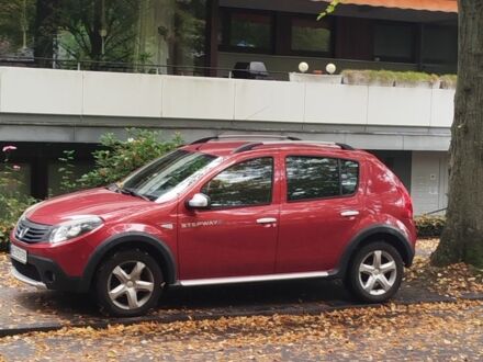 Красный Дачия Сандеро, объемом двигателя 2 л и пробегом 200 тыс. км за 6398 $, фото 1 на Automoto.ua