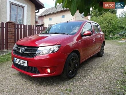 Дачия Сандеро 2013 в Каменке-Бугской на Automoto.ua Красный Дачия Сандеро, объемом двигателя 1.2 л и пробегом 298 тыс. км за 3650 $, фото 1 на Automoto.ua