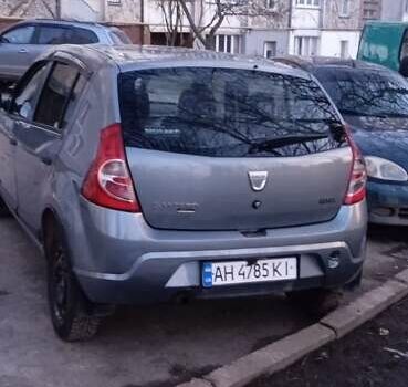 Серый Дачия Сандеро, объемом двигателя 1.4 л и пробегом 280 тыс. км за 4700 $, фото 1 на Automoto.ua