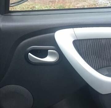 Сірий Дачія Sandero, об'ємом двигуна 1.4 л та пробігом 119 тис. км за 5000 $, фото 23 на Automoto.ua