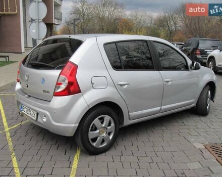 Серый Дачия Сандеро, объемом двигателя 1.4 л и пробегом 232 тыс. км за 4800 $, фото 2 на Automoto.ua