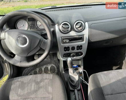 Серый Дачия Сандеро, объемом двигателя 0 л и пробегом 215 тыс. км за 4800 $, фото 10 на Automoto.ua