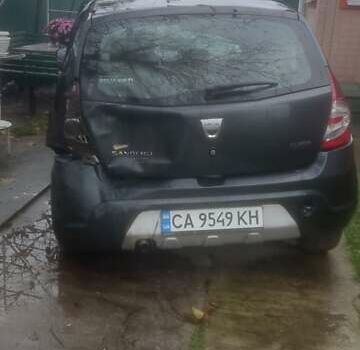 Серый Дачия Сандеро, объемом двигателя 1.39 л и пробегом 250 тыс. км за 1500 $, фото 3 на Automoto.ua