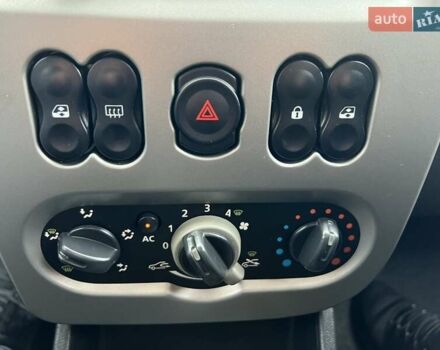 Серый Дачия Сандеро, объемом двигателя 1.4 л и пробегом 140 тыс. км за 5500 $, фото 7 на Automoto.ua