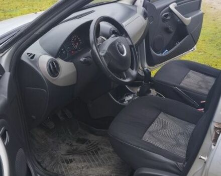 Серый Дачия Сандеро, объемом двигателя 1.4 л и пробегом 215 тыс. км за 4500 $, фото 4 на Automoto.ua