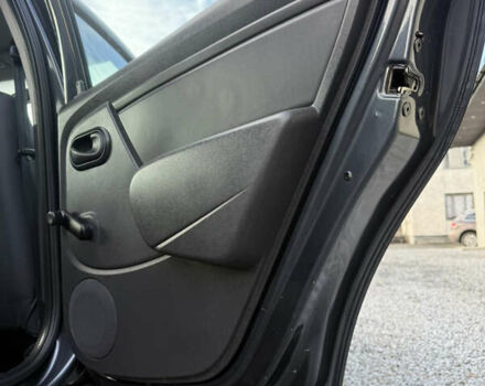 Серый Дачия Сандеро, объемом двигателя 1.4 л и пробегом 204 тыс. км за 4999 $, фото 136 на Automoto.ua