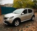 Дачия Сандеро 2010 в Сумах на Automoto.ua Серый Дачия Сандеро, объемом двигателя 1.6 л и пробегом 136 тыс. км за 6700 $, фото 2 на Automoto.ua