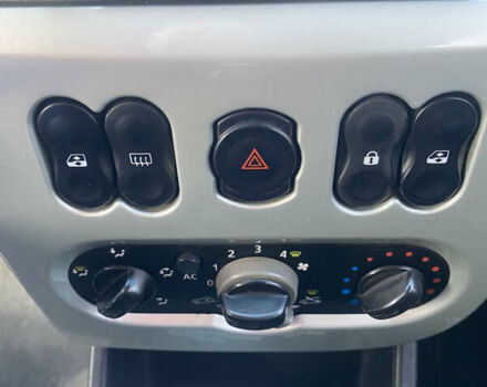 Сірий Дачія Sandero, об'ємом двигуна 1.15 л та пробігом 180 тис. км за 4750 $, фото 8 на Automoto.ua