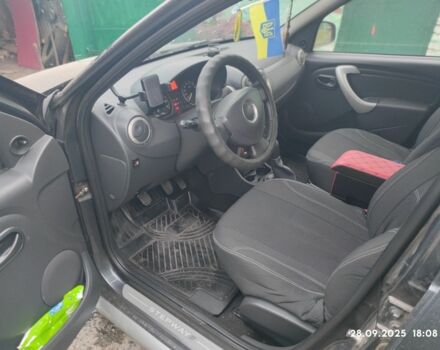 Дачия Сандеро 2010 в Коломаке на Automoto.ua Серый Дачия Сандеро, объемом двигателя 1.6 л и пробегом 2 тыс. км за 5500 $, фото 4 на Automoto.ua