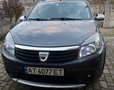 Серый Дачия Сандеро, объемом двигателя 1.6 л и пробегом 200 тыс. км за 6400 $, фото 1 на Automoto.ua