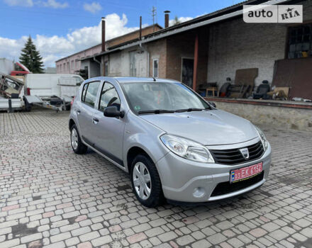 Сірий Дачія Sandero, об'ємом двигуна 1.4 л та пробігом 180 тис. км за 4400 $, фото 1 на Automoto.ua