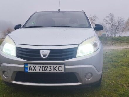 Серый Дачия Сандеро, объемом двигателя 1.4 л и пробегом 215 тыс. км за 4500 $, фото 1 на Automoto.ua