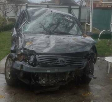 Серый Дачия Сандеро, объемом двигателя 1.39 л и пробегом 250 тыс. км за 1500 $, фото 1 на Automoto.ua