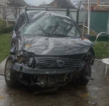 Серый Дачия Сандеро, объемом двигателя 1.39 л и пробегом 250 тыс. км за 1500 $, фото 1 на Automoto.ua