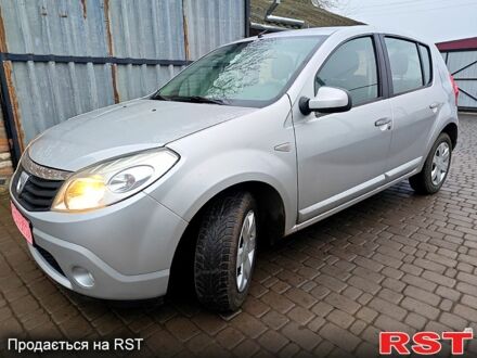 Дачія Sandero 2009 у Хороле на Automoto.ua Сірий Дачія Sandero, об'ємом двигуна 16 л та пробігом 187 тис. км за 5500 $, фото 1 на Automoto.ua