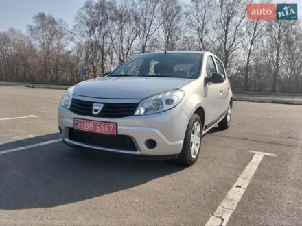 Дачія Sandero 2009 у Конотопе на Automoto.ua Сірий Дачія Sandero, об'ємом двигуна 1.4 л та пробігом 182 тис. км за 4890 $, фото 1 на Automoto.ua