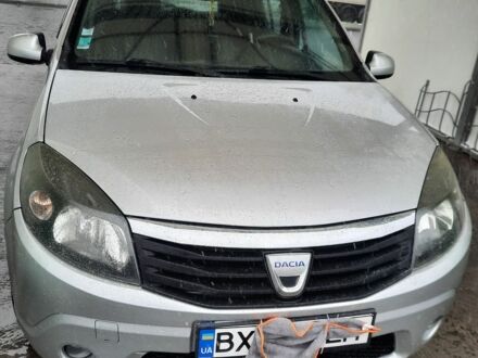 Дачія Sandero 2010 у Хмельницькому на Automoto.ua Сірий Дачія Sandero, об'ємом двигуна 1.4 л та пробігом 270 тис. км за 4800 $, фото 1 на Automoto.ua