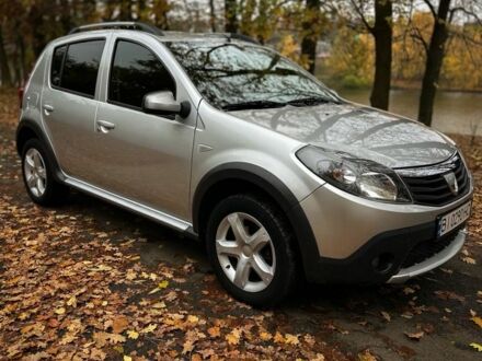 Дачия Сандеро 2010 в Сумах на Automoto.ua Серый Дачия Сандеро, объемом двигателя 1.6 л и пробегом 136 тыс. км за 6700 $, фото 1 на Automoto.ua