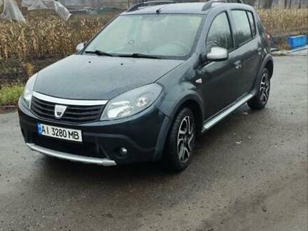 Серый Дачия Сандеро, объемом двигателя 1.6 л и пробегом 300 тыс. км за 5500 $, фото 1 на Automoto.ua